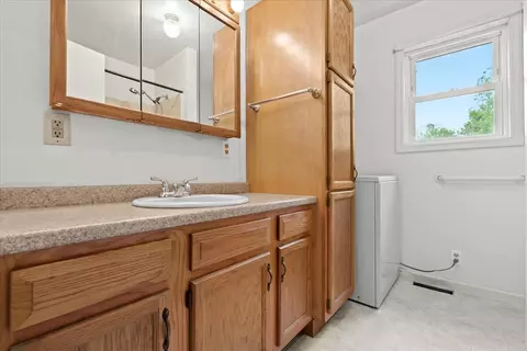 Bath - 4020 Red Wing, Flint, MI 48532 photo 1 of 1