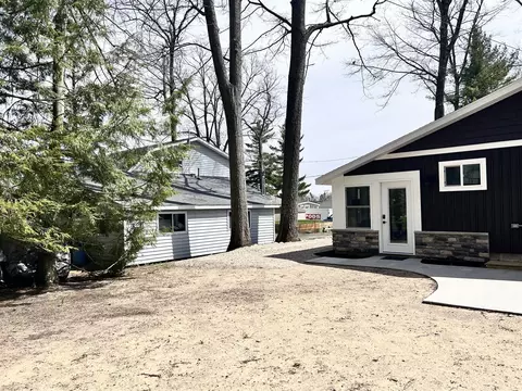 Exterior - 855 W Locust, White Cloud, MI 49349 photo 5 of 10