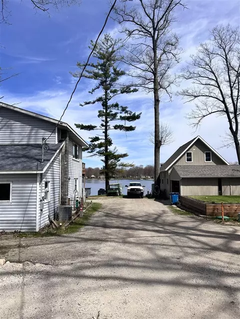 Exterior - 855 W Locust, White Cloud, MI 49349 photo 4 of 10