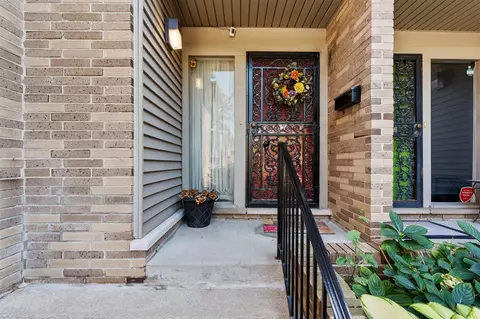 1952 Thornhill, Detroit, MI 48207