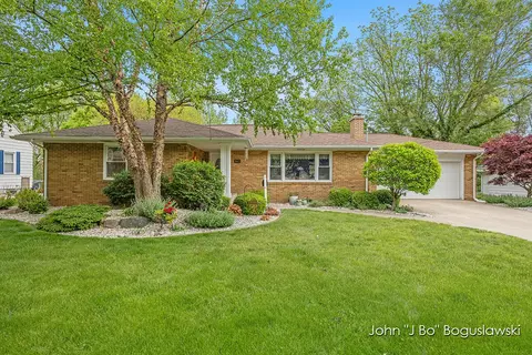 1613 Bridge, Grand Rapids, MI 49504