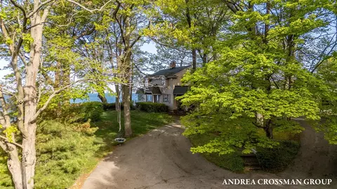 5011 Rosabelle Bch, Holland, MI 49424