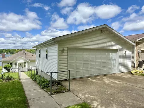 1615 S Crooked Lk, Kalamazoo, MI 49009