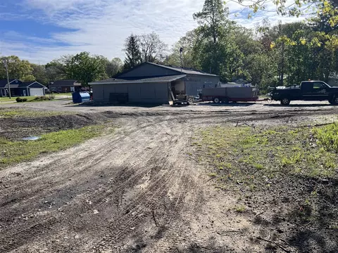 5 North Rath Avenue, Ludington, MI 49431