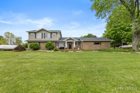 2455 Ottawa, Hastings, MI 49058