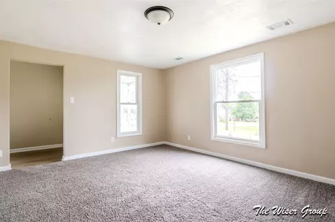 Living - 222 Leonard, Belding, MI 48809 photo 2 of 4