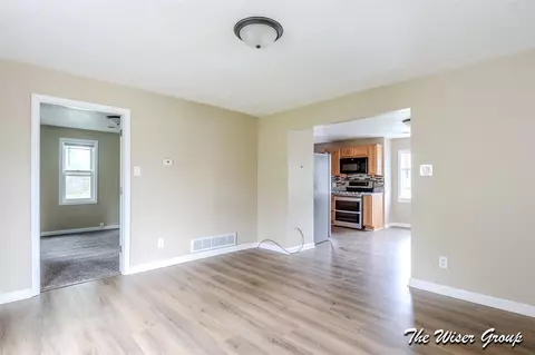 Living - 222 Leonard, Belding, MI 48809 photo 3 of 4