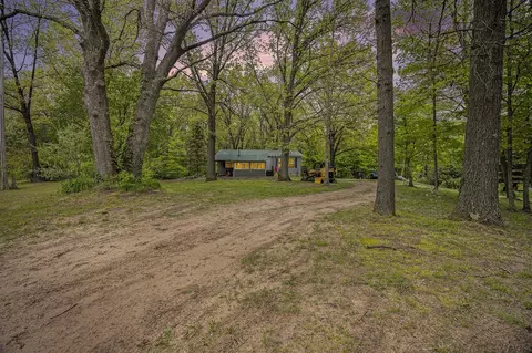 16580 Sandy Rdg, Howard City, MI 49329