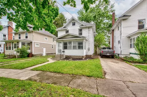 1118 Burr, Jackson, MI 49201