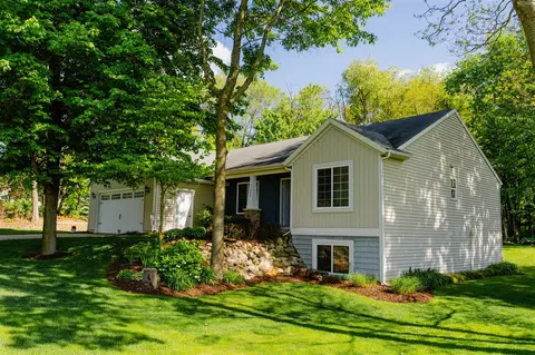 11775 Crystal Rdg, Sparta, MI 49345
