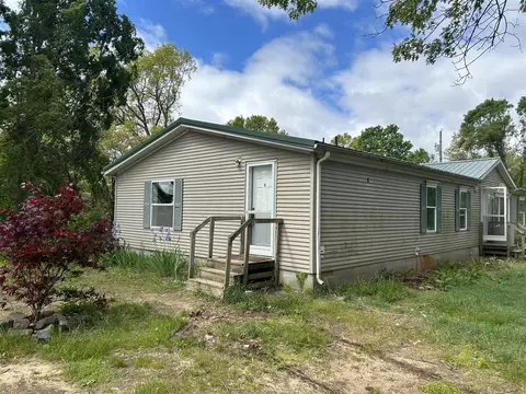 81398 42nd, Decatur, MI 49045