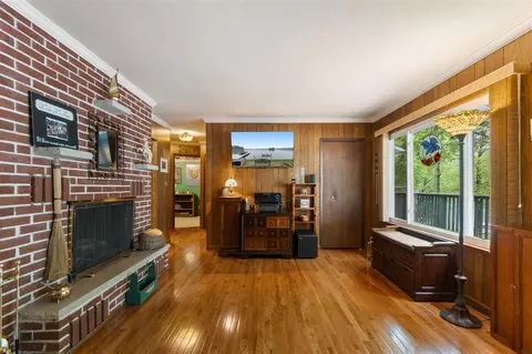 Living - 11676 Bradley, Jerome, MI 49249 photo 3 of 11