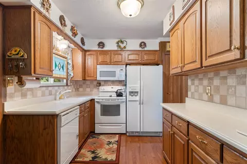 Kitchen - 11676 Bradley, Jerome, MI 49249 photo 3 of 7