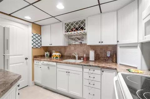 Kitchen - 11676 Bradley, Jerome, MI 49249 photo 5 of 7