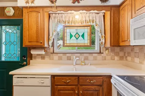 Kitchen - 11676 Bradley, Jerome, MI 49249 photo 4 of 7