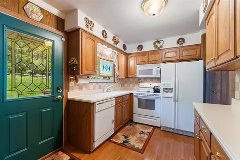 Kitchen - 11676 Bradley, Jerome, MI 49249 photo 2 of 7