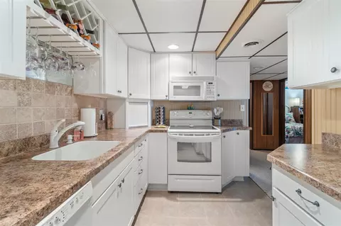 Kitchen - 11676 Bradley, Jerome, MI 49249 photo 7 of 7