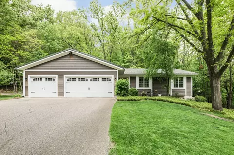 2875 Court Dr, Lowell, MI 49331