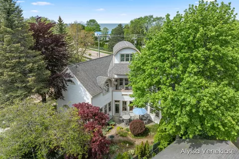 404 N N Shr, South Haven, MI 49090