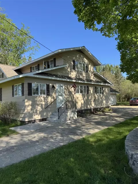 220 E Preuss, Manistee, MI 49660 photo 2