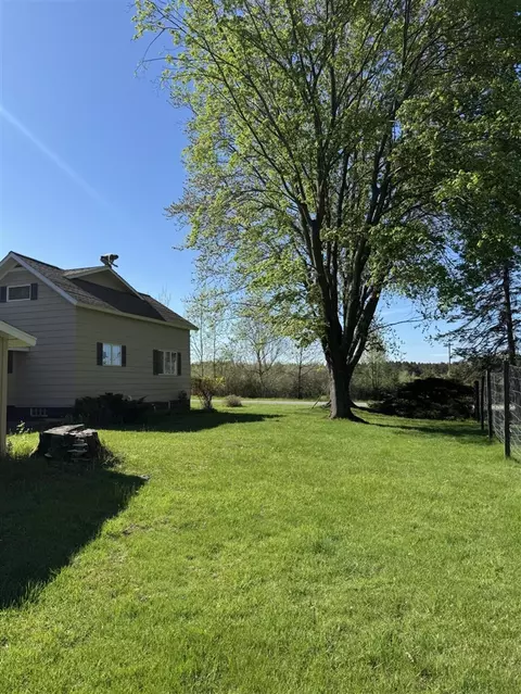 220 E Preuss, Manistee, MI 49660 photo 4