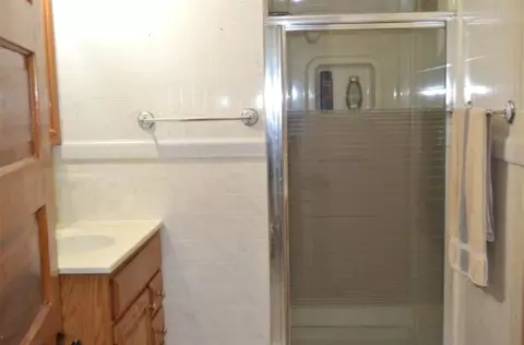 Bath - 116 Huron, Niles, MI 49120 photo 1 of 5