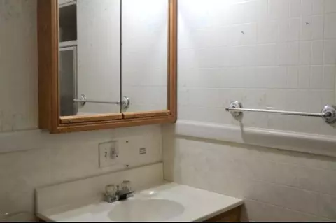 Bath - 116 Huron, Niles, MI 49120 photo 2 of 5