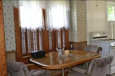 Dining - 116 Huron, Niles, MI 49120 photo 1 of 1