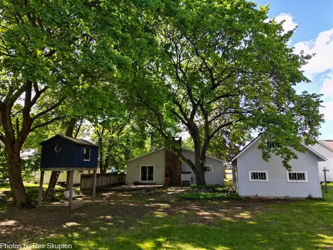 Exterior - 135 E Commerce, Grant, MI 49327 photo 2 of 4