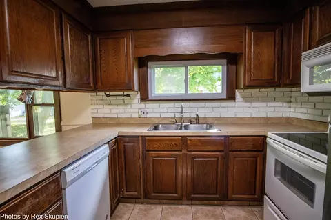 Kitchen - 135 E Commerce, Grant, MI 49327 photo 1 of 2