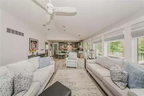 Living - 2210 Lindsey, Jackson, MI 49201 photo 5 of 7