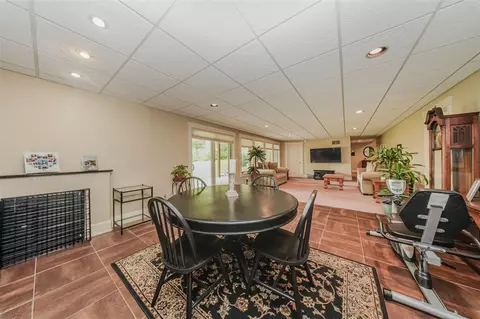 Dining - 2210 Lindsey, Jackson, MI 49201 photo 1 of 2