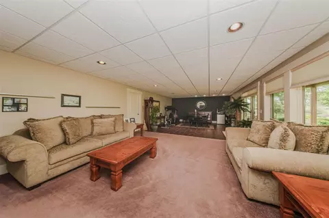 Living - 2210 Lindsey, Jackson, MI 49201 photo 7 of 7