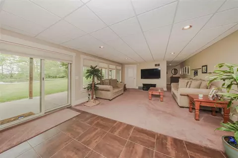 Living - 2210 Lindsey, Jackson, MI 49201 photo 6 of 7