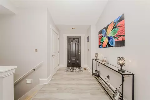 Entry Way - 2210 Lindsey, Jackson, MI 49201 photo 2 of 4