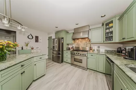 Kitchen - 2210 Lindsey, Jackson, MI 49201 photo 4 of 7