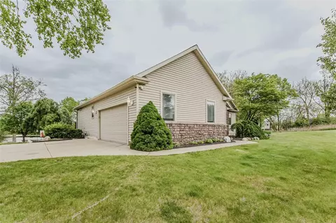 Exterior - 2210 Lindsey, Jackson, MI 49201 photo 4 of 28