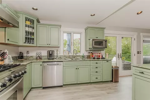 Kitchen - 2210 Lindsey, Jackson, MI 49201 photo 6 of 7