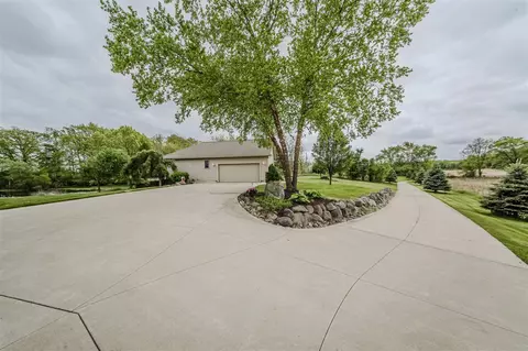 Exterior - 2210 Lindsey, Jackson, MI 49201 photo 5 of 28