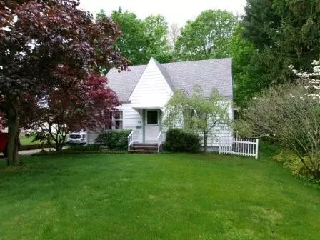 98 Reading, Hillsdale, MI 49242
