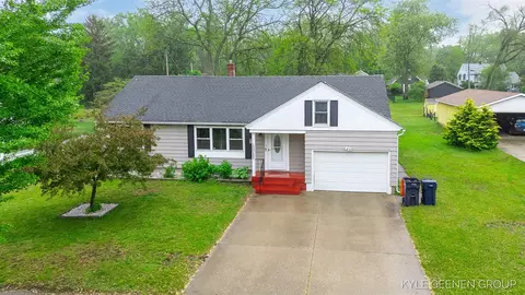 100 E 35th, Holland, MI 49423