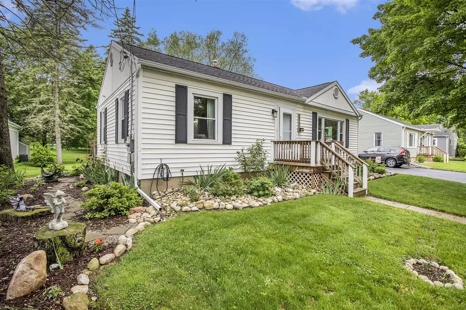 Exterior - 211 East, Marshall, MI 49068 photo 2 of 4