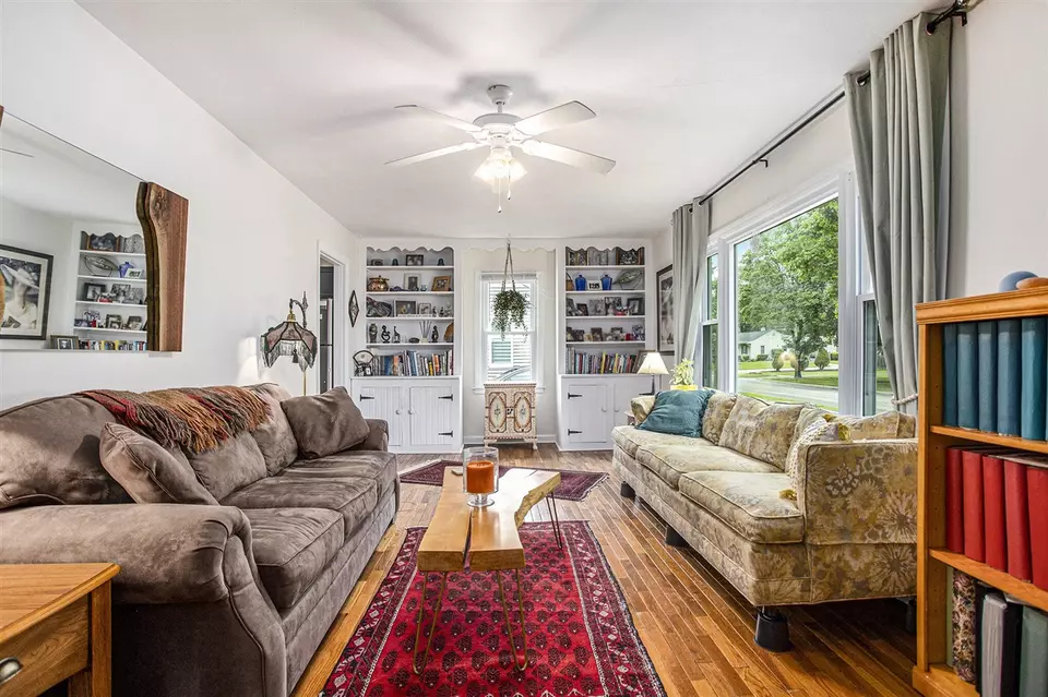 Living - 211 East, Marshall, MI 49068 photo 2 of 2