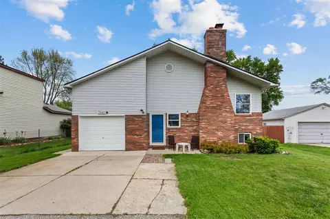 2943 Hartline, Rochester Hills, MI 48309