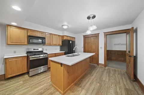 Kitchen - 7331 Browns Lk, Jackson, MI 49201 photo 2 of 4