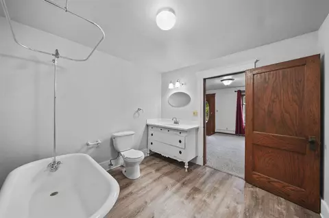 Bath - 7331 Browns Lk, Jackson, MI 49201 photo 2 of 5