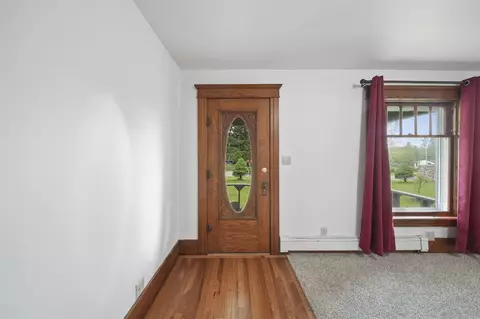 Entry Way - 7331 Browns Lk, Jackson, MI 49201 photo 1 of 3
