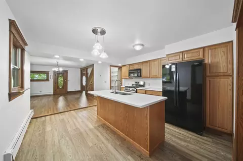 Kitchen - 7331 Browns Lk, Jackson, MI 49201 photo 4 of 4