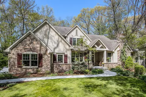 6423 Whitney Woods, Richland, MI 49083