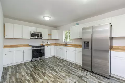 Kitchen - 126 Bluff, Buchanan, MI 49107 photo 2 of 4